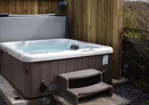 Old Round House with hot tub